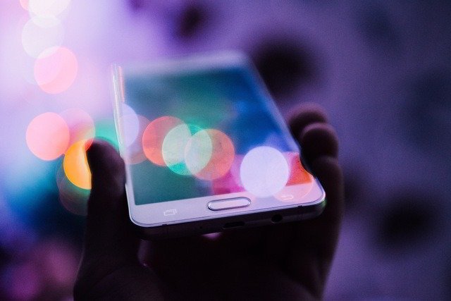 What Are The Best Educational Technology Tools? 3 educational technology - hand holding mobile phone